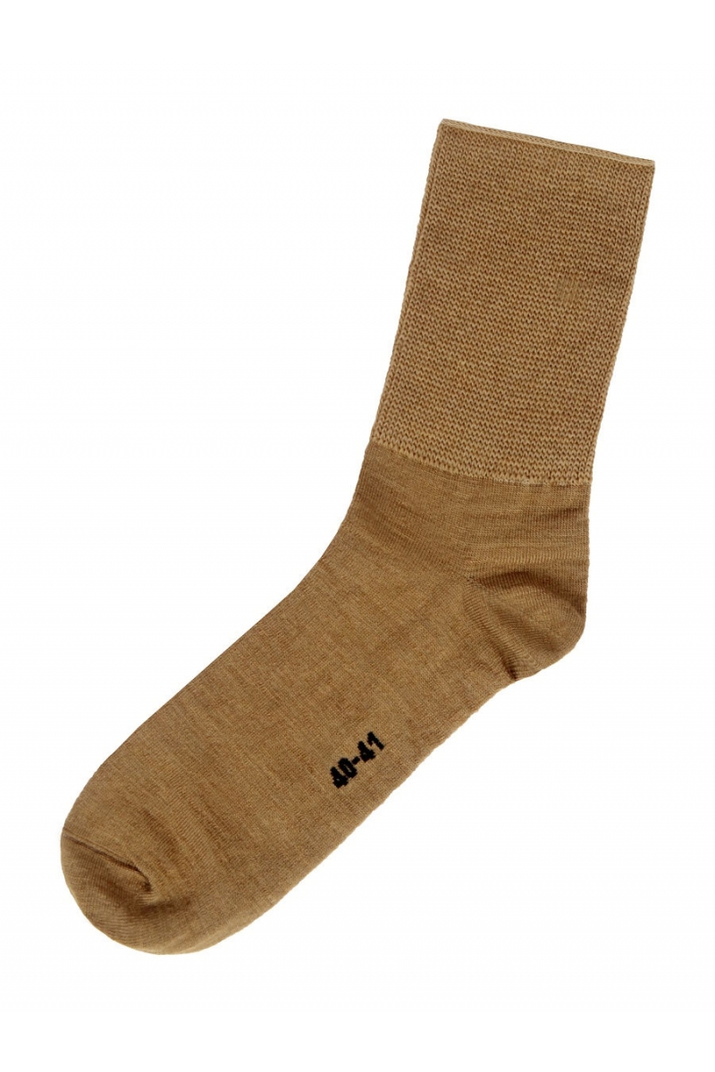Носки из верблюжьей шерсти с ослабленной резинкой. Цвет: бежевый